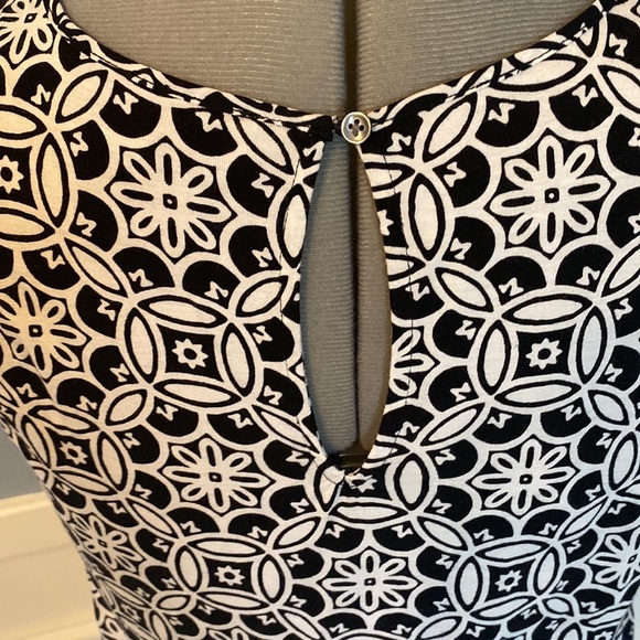 Loft Sleeveless Blouse, White With Black Motif - Size Small, Multi Materials - Picture 5 of 6